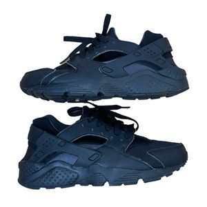 Black Nike Huaraches